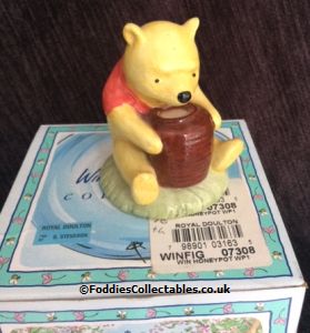 Royal Doulton Winnie The Pooh And The Honeypot quality figurine