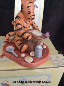 Royal Doulton Winnie The Pooh Oh No Things Could Get Messy Tigger quality figurine