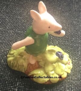 Royal Doulton Winnie The Pooh Picking The Violets quality figurine