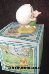 Royal Doulton Winnie The Pooh Piglet And The Balloon quality figurine